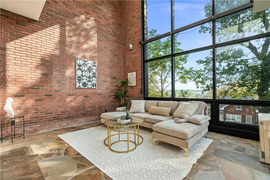 943 Wellesley Rd, Pittsburgh, PA 15206 - Image #2