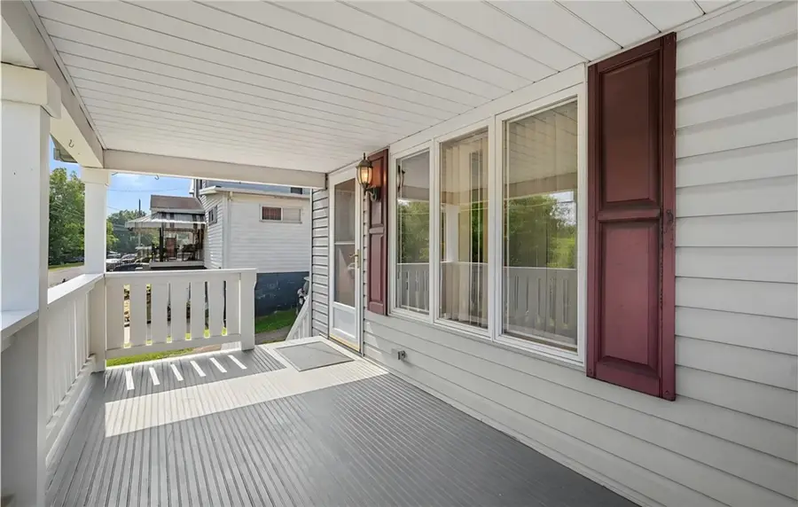 704 Redwood Dr, Cecil Bishop, PA 15057 - Image #3