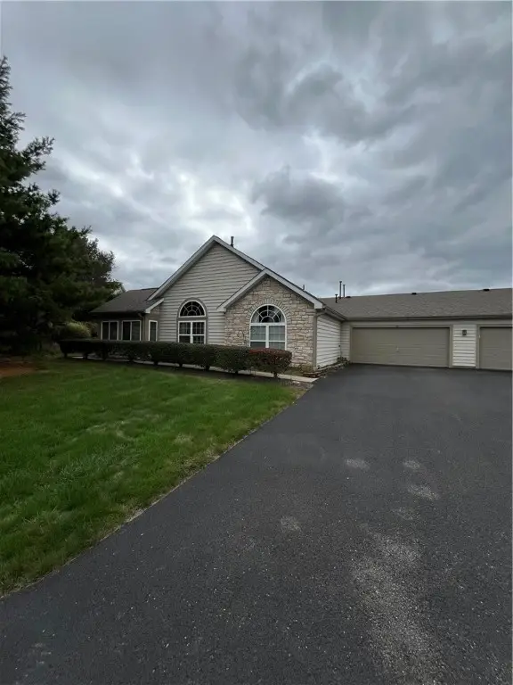 1729 Heather Heights Dr, Crescent, PA 15046 - Image #2