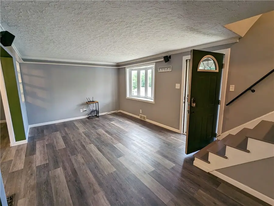 3316 Valewood Dr, Munhall, PA 15120 - Image #3