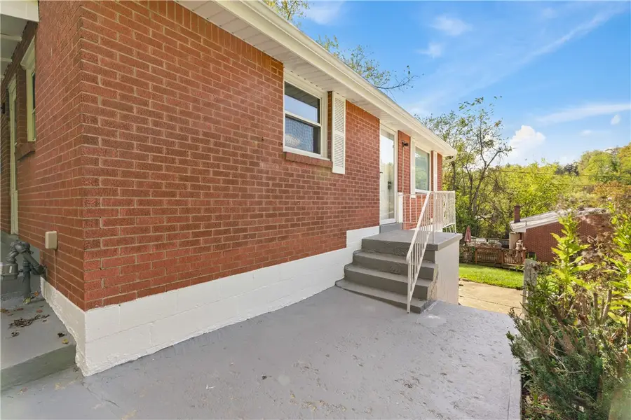 582 Lorraine Rd, Braddock Hills, PA 15221 - Image #3