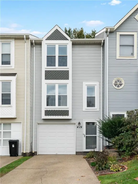 419 Elm Dr, Oakdale, PA 15071