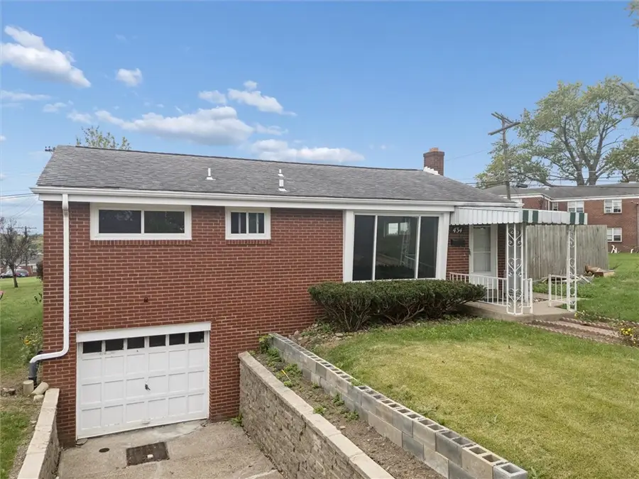 434 Macassar Dr, Baldwin, PA 15236 - Image #3