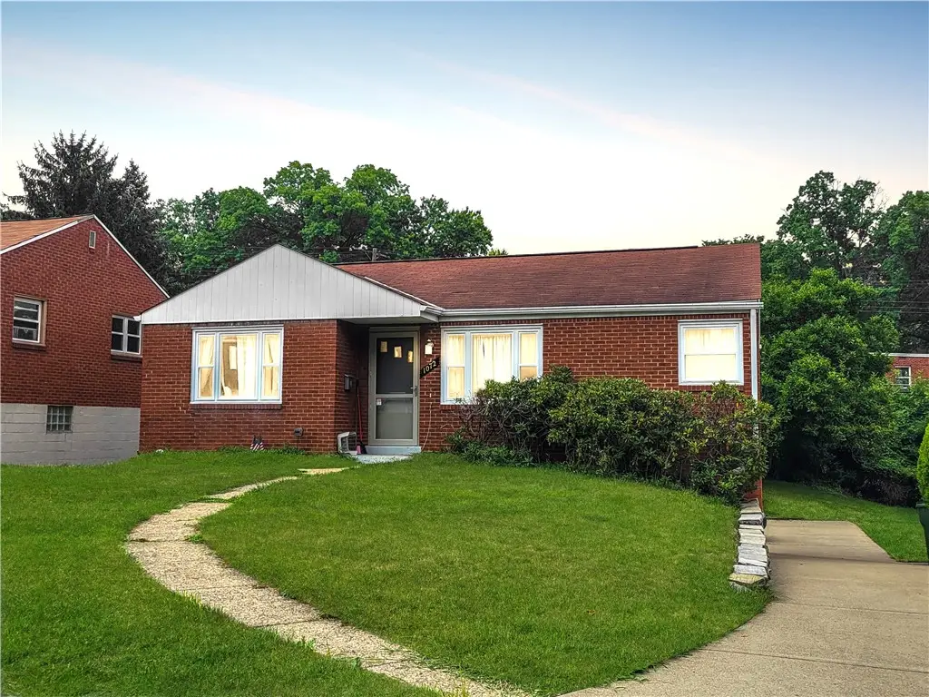 1072 Thornwood Dr, Castle Shannon, PA 15234 - Image #1