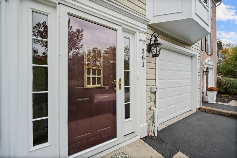 361 Murrays Ln, Castle Shannon, PA 15234 - Image #2