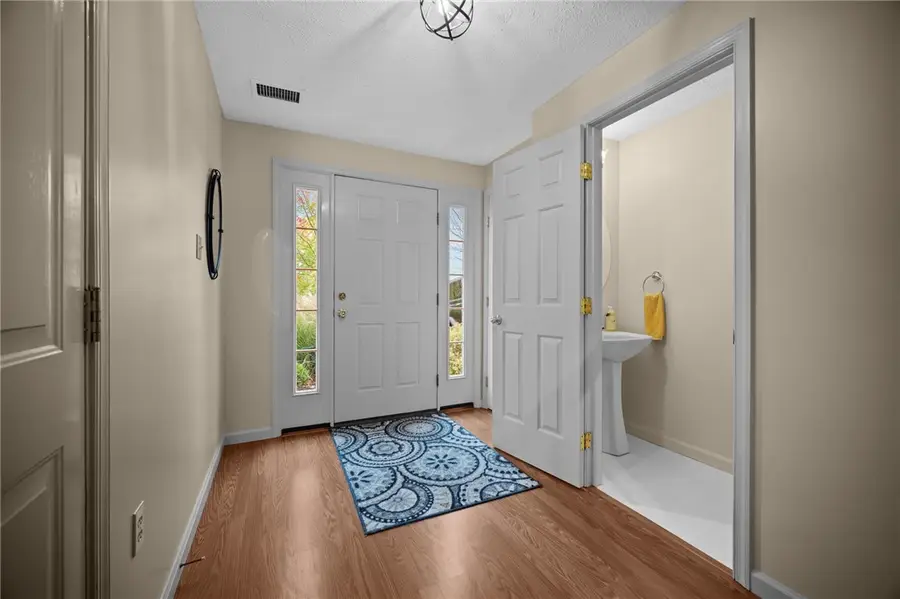 361 Murrays Ln, Castle Shannon, PA 15234 - Image #3