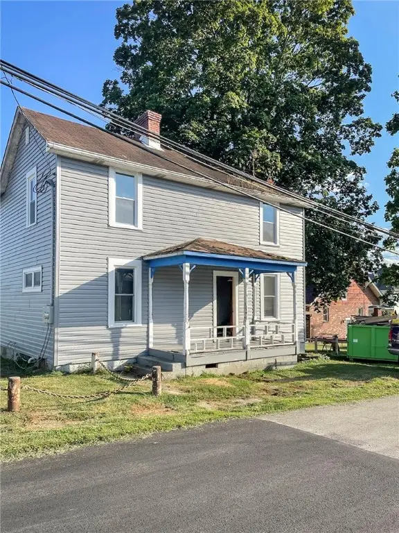 10 Mcnary St, Houston, PA 15342