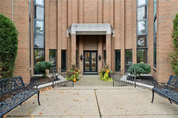 900 Washington Road #103, Mt Lebanon, PA 15228