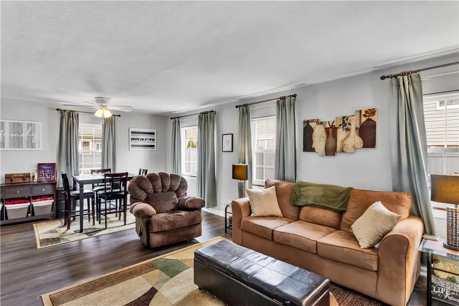 212 Johnston Dr, Ellwood City, PA 16117 - Image #2