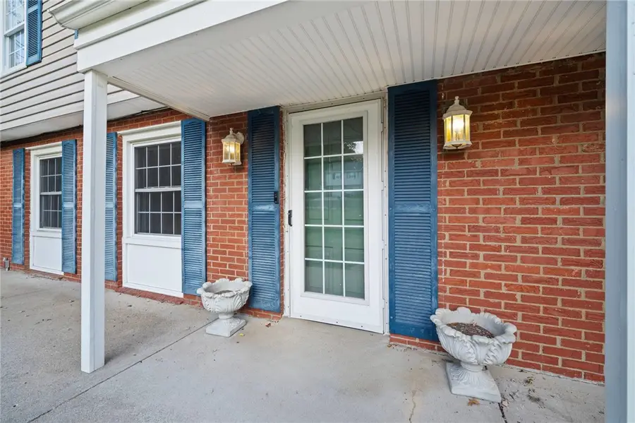 172 E Edgewood Dr, McMurray, PA 15317 - Image #2