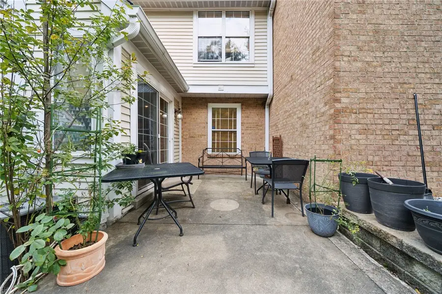 305 Glenwood Dr, Monroeville, PA 15146 - Image #2