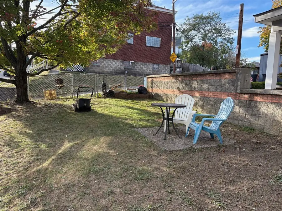 998 Greenfield Avenue, Pittsburgh, PA 15217 - Image #3