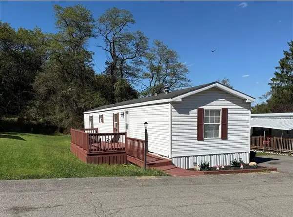 105 Country Club Dr, North Fayette, PA 15071