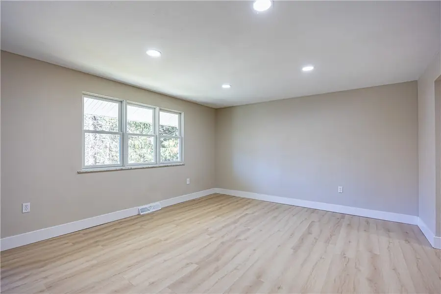 476 Fielding Dr, Penn Hills, PA 15235 - Image #3