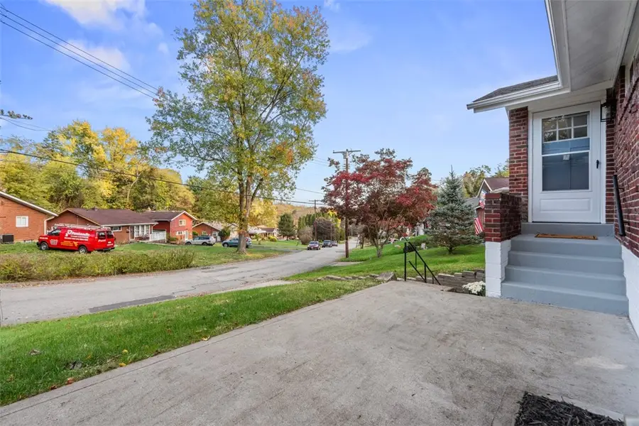 429 Elwood Dr, Wilkins Township, PA 15235 - Image #2