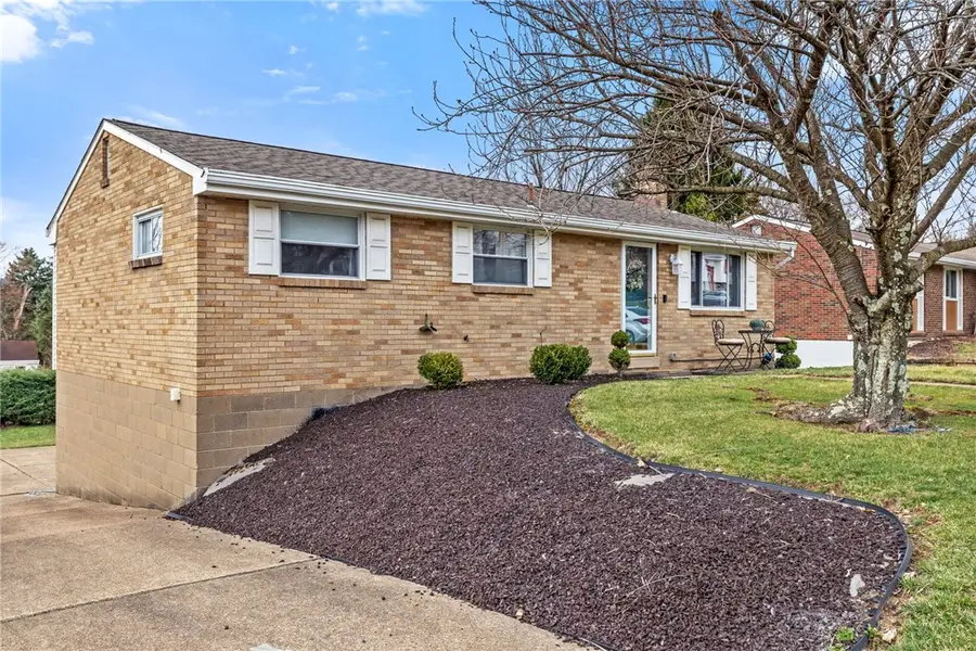 1075 Fiddleback Dr, Kennedy, PA 15136 - Image #2