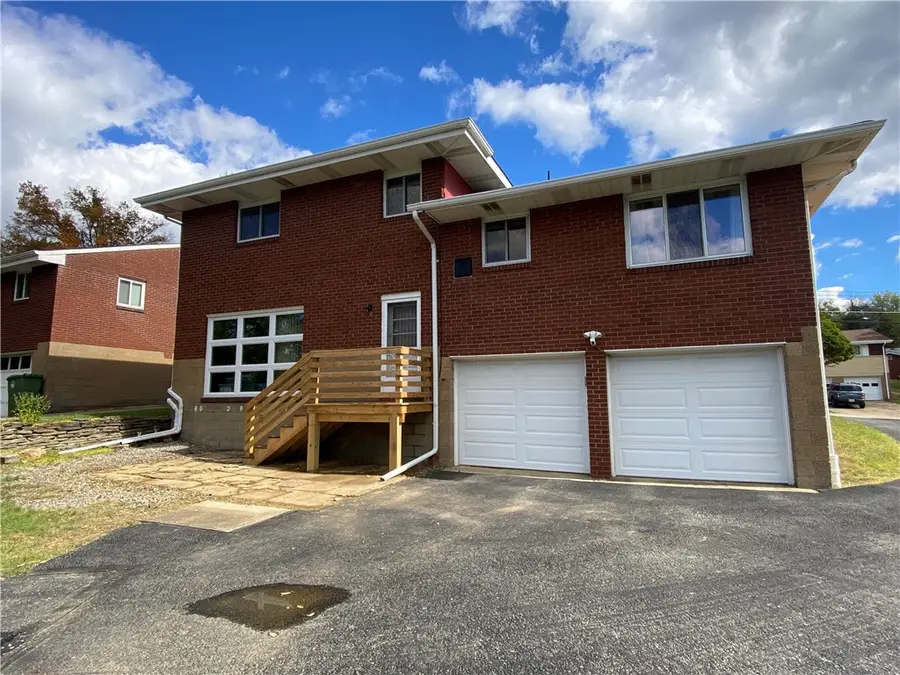 3391 Hiwood Dr, Castle Shannon, PA 15234 - Image #2