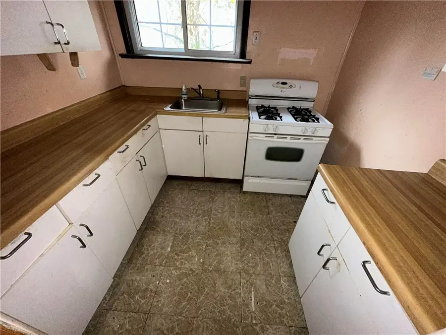 536 Castner Ave, Donora, PA 15033 - Image #3