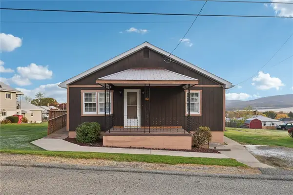 70 Poplar St, Derry Twp, PA 15717