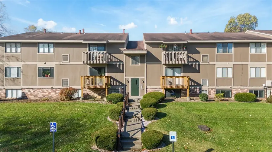 2455 Brook Ledge Rd #12B, South Fayette, PA 15017 - Image #2