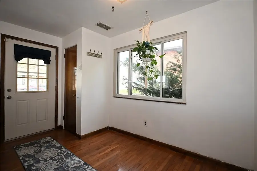 393 Collins Dr, Penn Hills, PA 15235 - Image #3