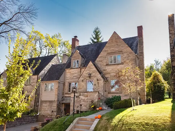 621 Beverly Rd, Mt Lebanon, PA 15243