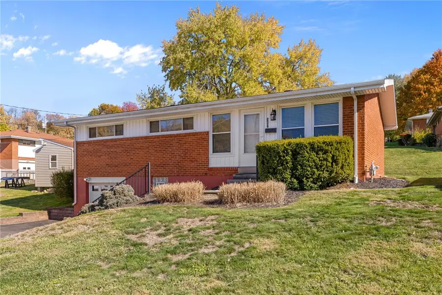 587 Firethorne Dr, Monroeville, PA 15146 - Image #2