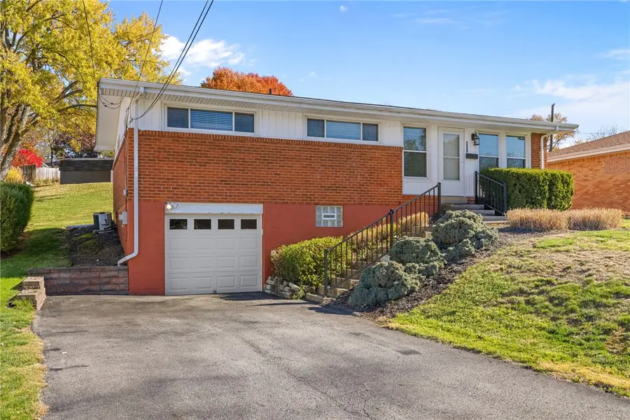 587 Firethorne Dr, Monroeville, PA 15146 - Image #3