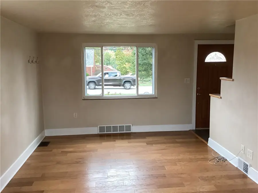 122 Highland Rd, Bethel Park, PA 15102 - Image #3