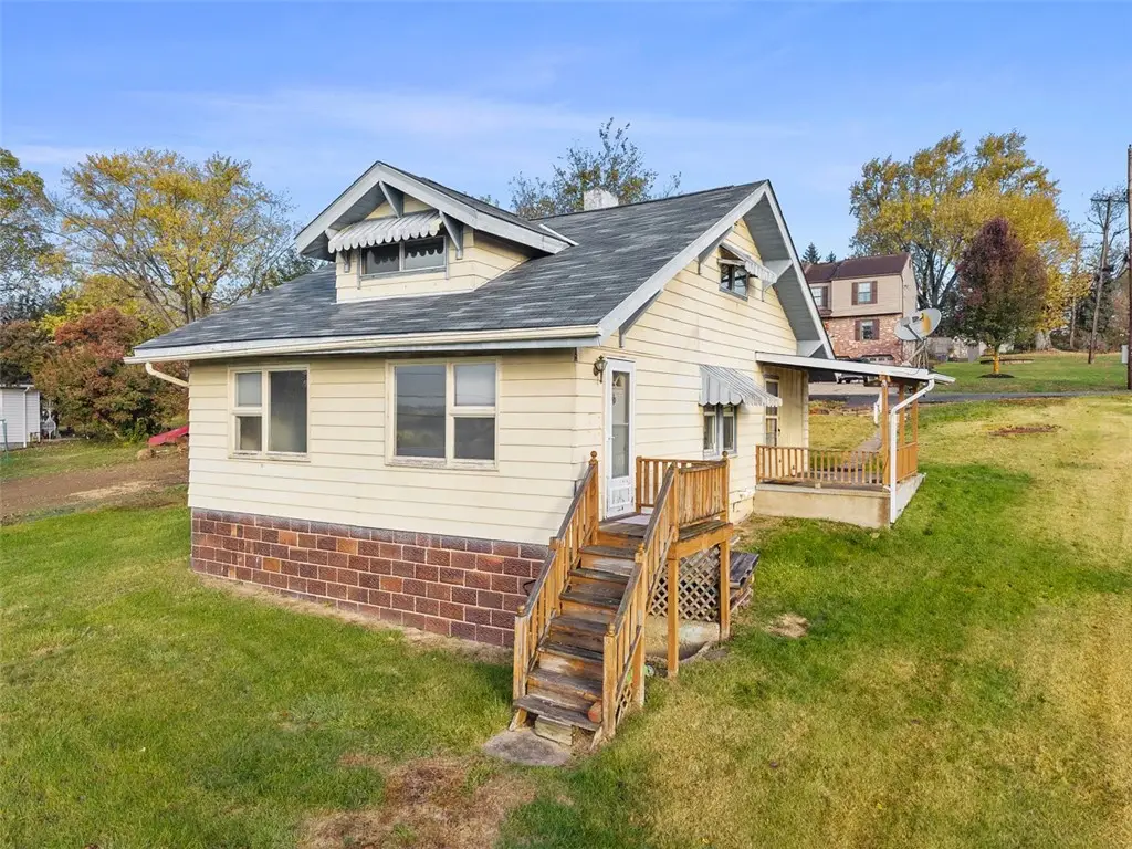 132 Burns St, Imperial, PA 15126 - Image #1