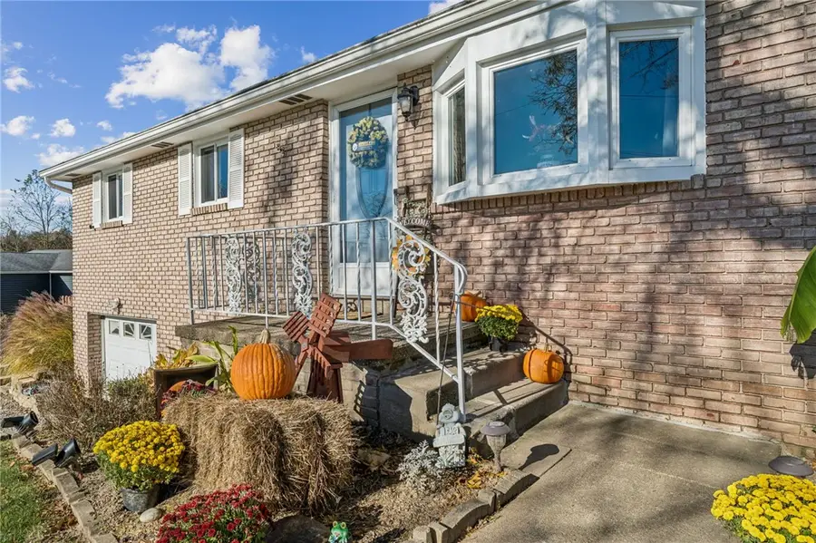 588 Carmelott St, North Huntingdon, PA 15642 - Image #2