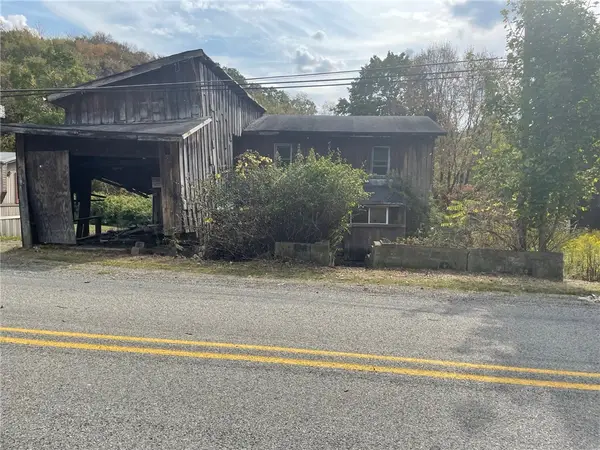 302 Arcadia Rd, Montgomery/Grant, PA 15712