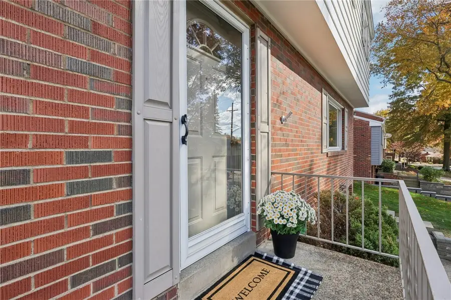 332 Sharon Dr, Forest Hills, PA 15221 - Image #2