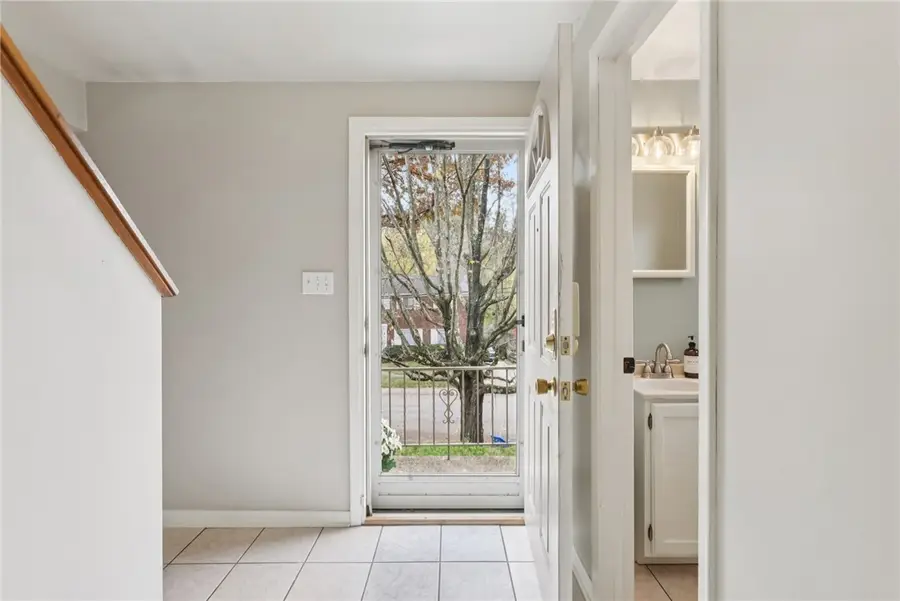 332 Sharon Dr, Forest Hills, PA 15221 - Image #3