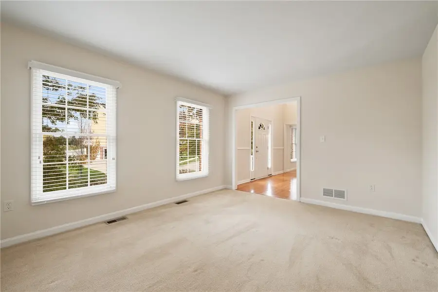 404 Minglewood Dr, Bakerstown, PA 15044 - Image #3