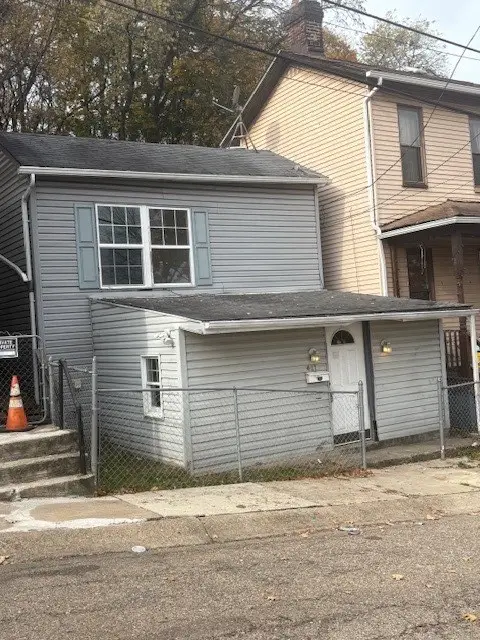 417 Alexander St, McKees Rocks, PA 15136