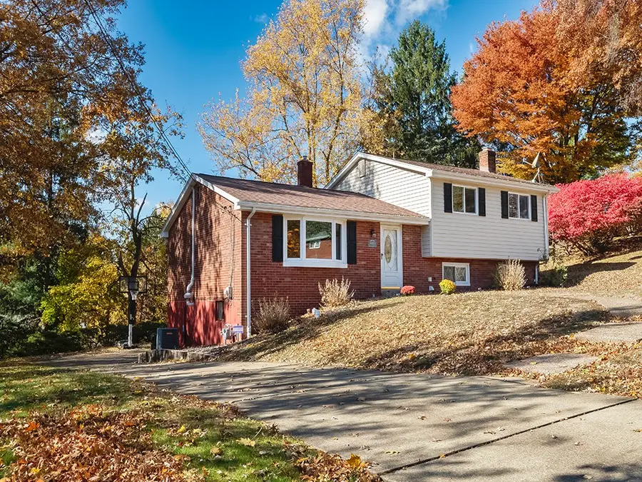8459 Ridgemont Rd, McCandless, PA 15237 - Image #2