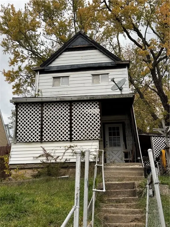 233 Alries St, Carrick, PA 15210