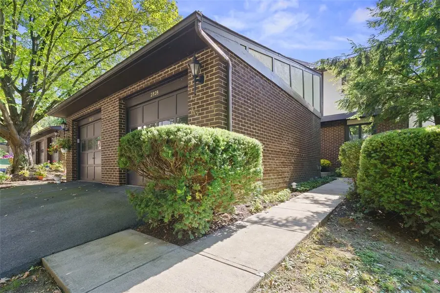 2828 Bingham Dr, Upper Saint Clair, PA 15241 - Image #2