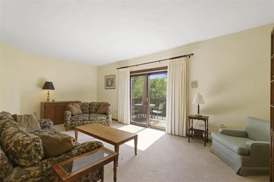 2828 Bingham Dr, Upper Saint Clair, PA 15241 - Image #3