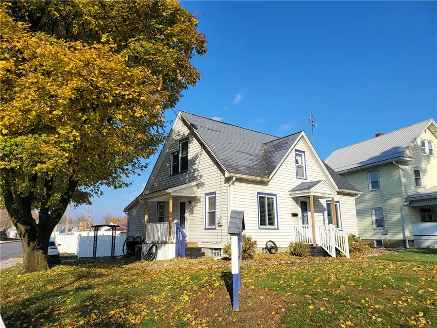 419 Greenwood Dr, Grove City, PA 16127 - Image #2