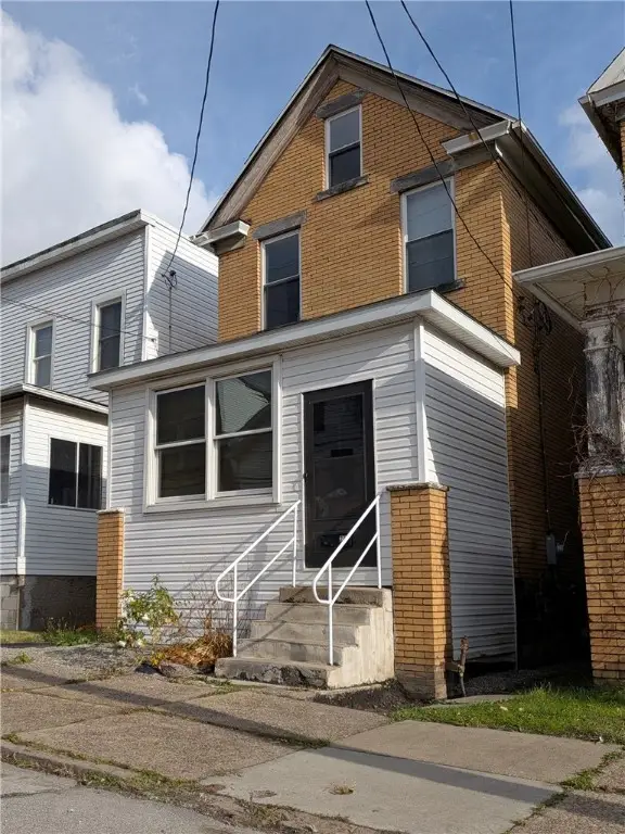 28 S 12th St, Jeannette, PA 15644