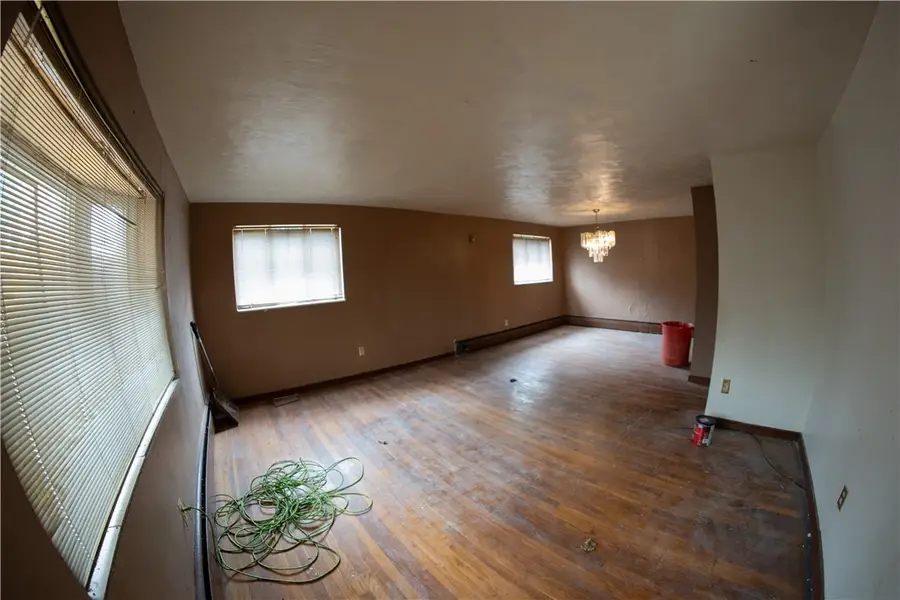 301 Mccutcheon Ln, Penn Hills, PA 15235 - Image #3