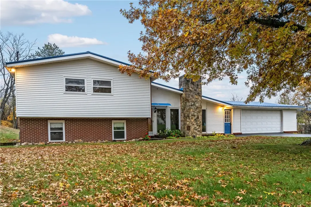 143 Rhodes Dr, Chippewa, PA 15010 - Image #1