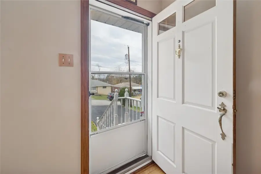 811 Pinecrest Dr, Greenock, PA 15135 - Image #2