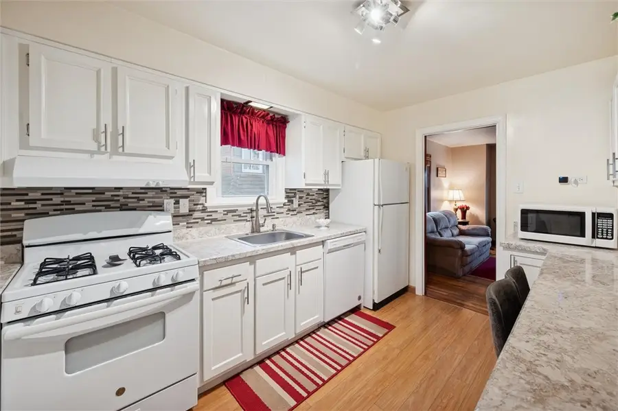 811 Pinecrest Dr, Greenock, PA 15135 - Image #3