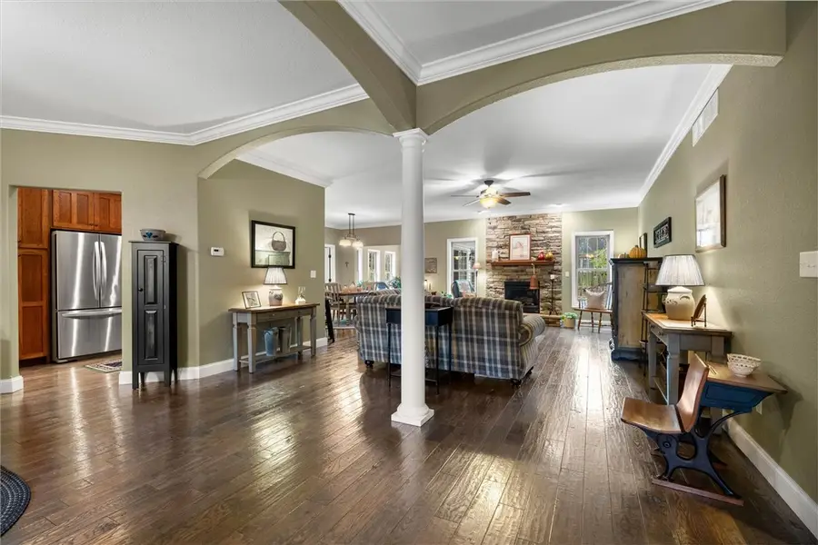 2056 Pierce Bluffs Dr, Hermitage, PA 16148 - Image #2