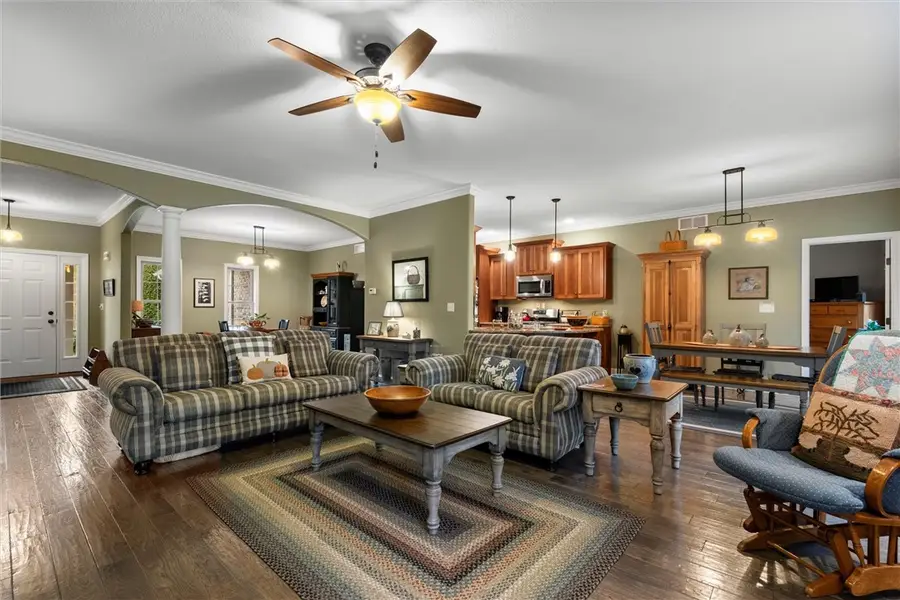 2056 Pierce Bluffs Dr, Hermitage, PA 16148 - Image #3