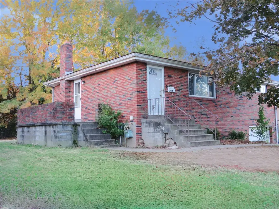 214 Erwin Pl, McKees Rocks, PA 15136 - Image #2