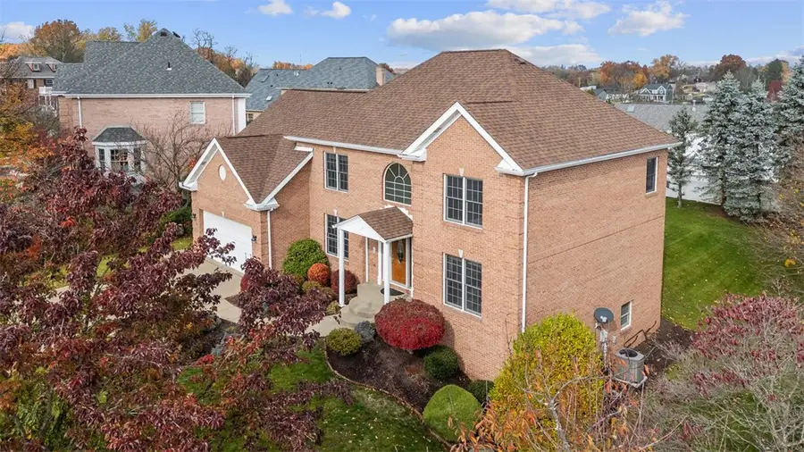 370 Cobblestone Cir, Robinson Township, PA 15136 - Image #2